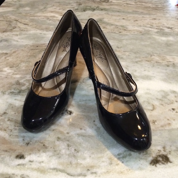 Hush puppy 2 inch heels