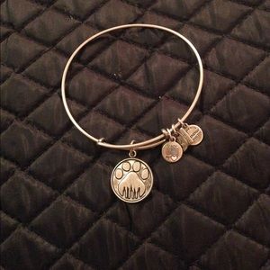 Paw print Alex & Ani! 🐾