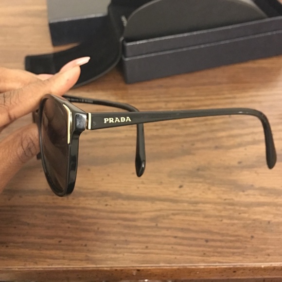 Prada shades with case and box - Picture 3 of 4