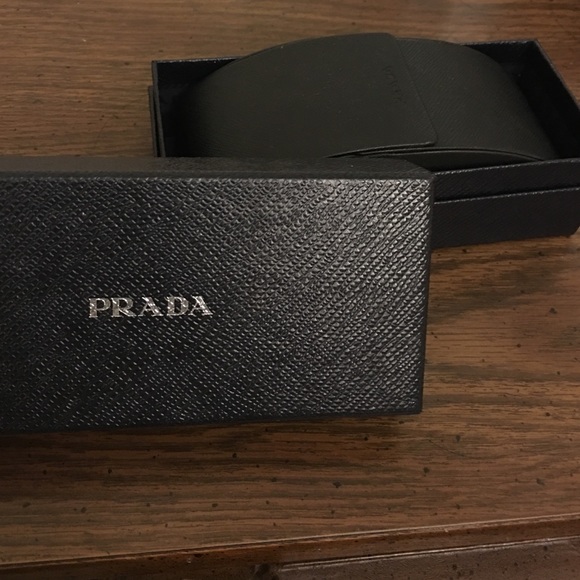 Prada shades with case and box - Picture 4 of 4