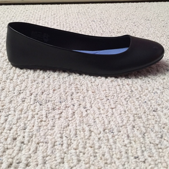 predictions shoes flats predictions black flats from s closet on poshmark predictions shoes flats predictions black flats from s closet on poshmark