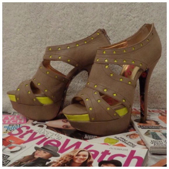 Betsey Johnson Shoes - Clay Betseyville Platform Heel Stars Sandal 6.5