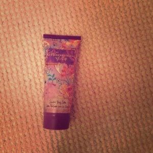 Wonderstruck Taylor Swift perfume body lotion