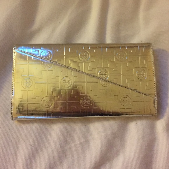 Tory Burch Travel Wallet - Picture 2 of 4