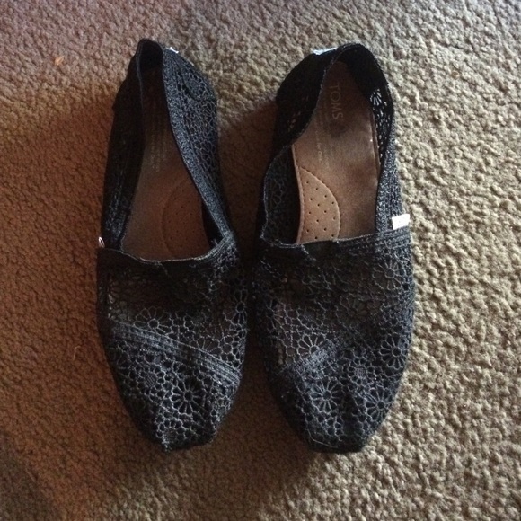 Black lace TOMS