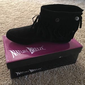 Low Moccasin bootie in black