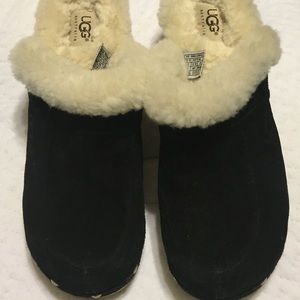 Black UGG Australia Sz 6 Clogs