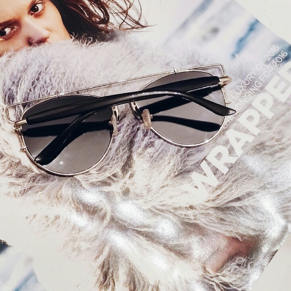 Accessories | Silver retro oversized mirror - Picture 4 of 4