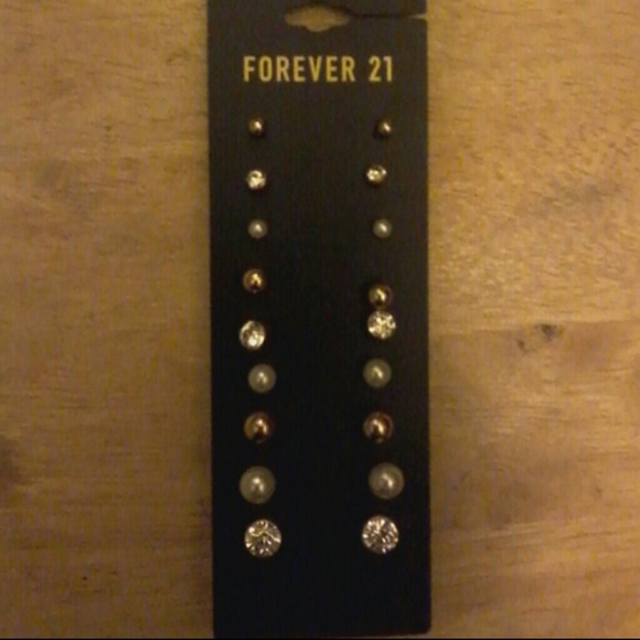 Forever 21 earring set - Picture 1 of 1