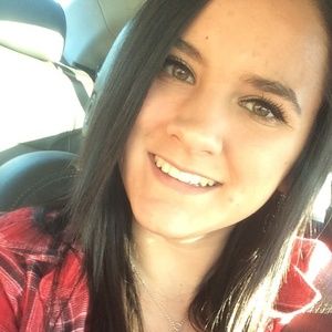 Meet your Posher, Courtney