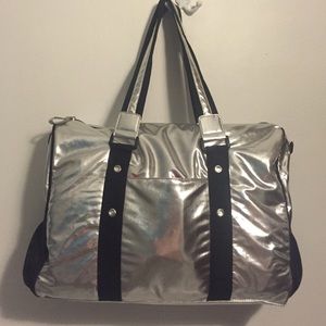 SILVER WEEKEND BAG/GYM BAG