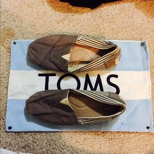 TOMS University Ash style shoes