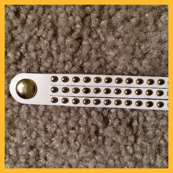 🤗🤗 F21 genuine leather studded bracelet