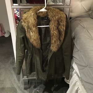 Militarish utility  jacket with fur