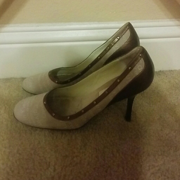 Shoes - Picture 3 of 4