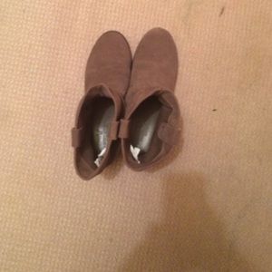 Gray suede American Eagle booties