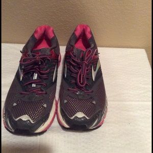 brooks tennis shoes clearance