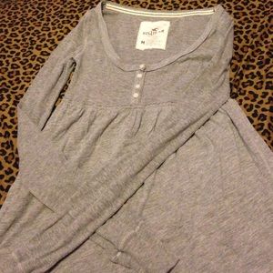 HOLLISTER LONG SLEEVE SIZE MEDIUM