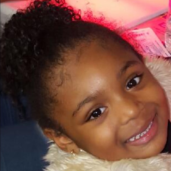 My mini me Wilhelmina model! 😍🍓❤️👧🏾 - Picture 3 of 4