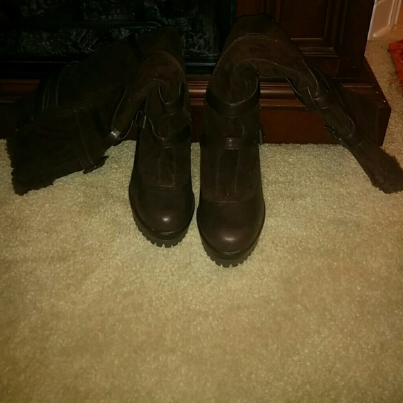 Shoes - Picture 2 of 3