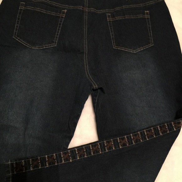 Woman's Jeans - Picture 2 of 3