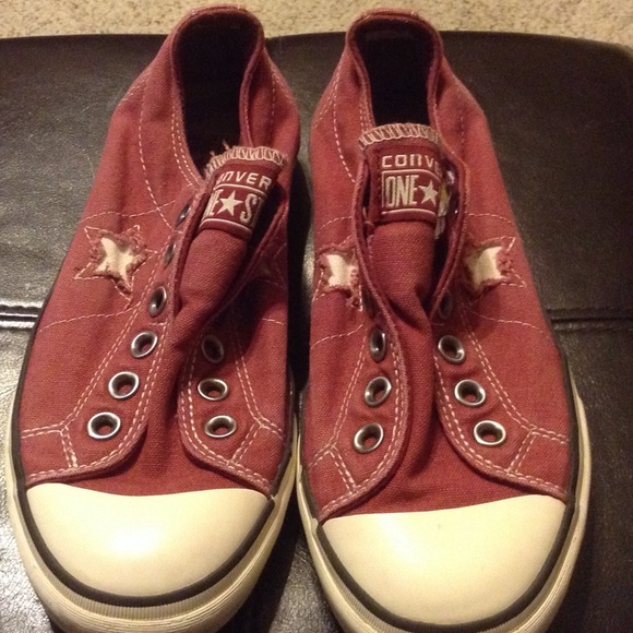 Converse tennis shoes