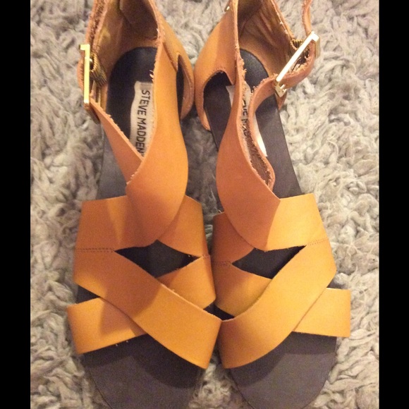 Leather STEVE MADDEN toga style sandals