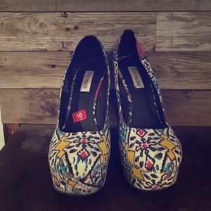 Multi color abstract platform wedge