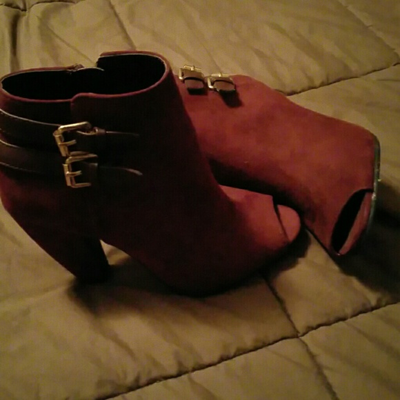 Open Toe Shoes - Picture 1 of 3