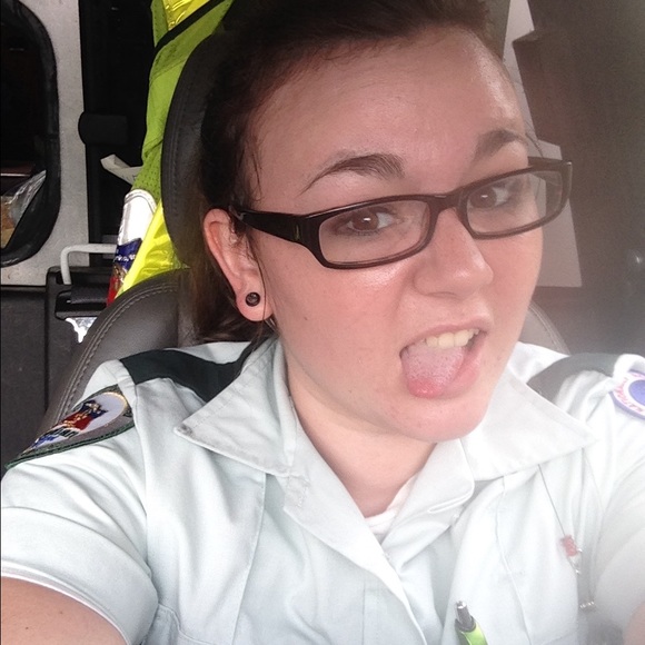 Meet your posher! - Picture 2 of 4