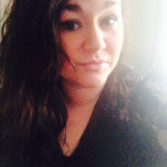 Meet your posher! - Picture 3 of 4