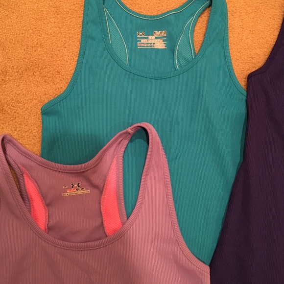 SOLD Bundle of 4 Under Armour heatgear tanks - Picture 2 of 3