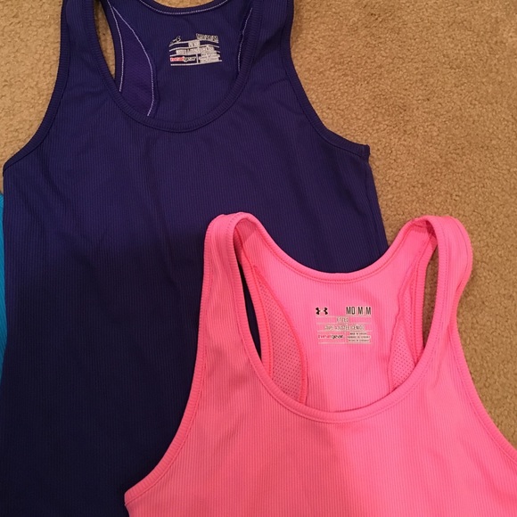 SOLD Bundle of 4 Under Armour heatgear tanks - Picture 3 of 3