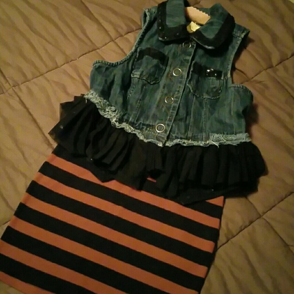Detailed Demin Vest - Picture 1 of 4
