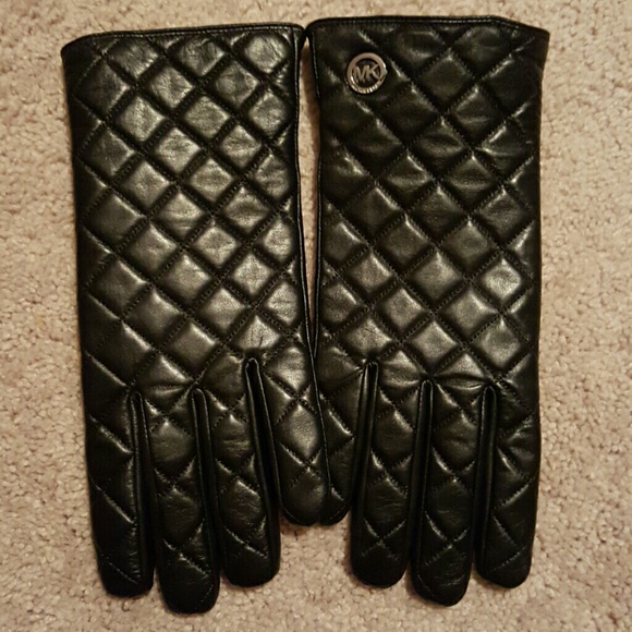 MICHAEL Michael Kors Accessories - Authentic Michael Kors Gloves NWOT FIRM PRICE