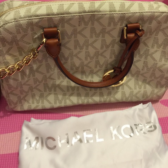 <SOLD> Brand new Michael Kors hand bag
