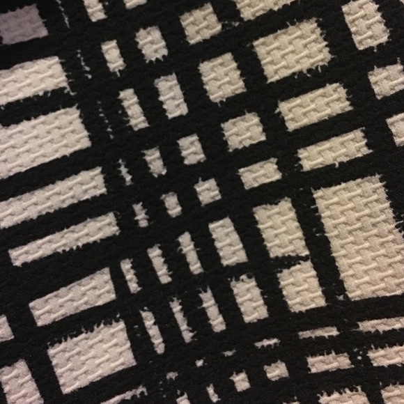 New Ava & Viv 22W white & black printed skirt - Picture 3 of 5