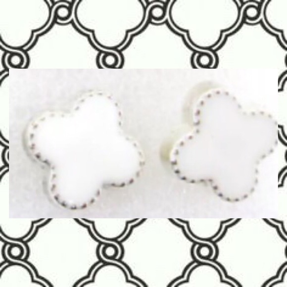 White Clover Stud Earrings - Picture 2 of 4