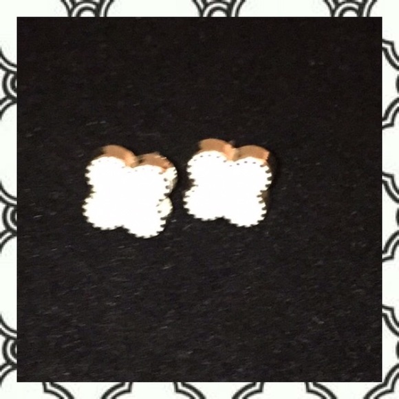 White Clover Stud Earrings - Picture 3 of 4