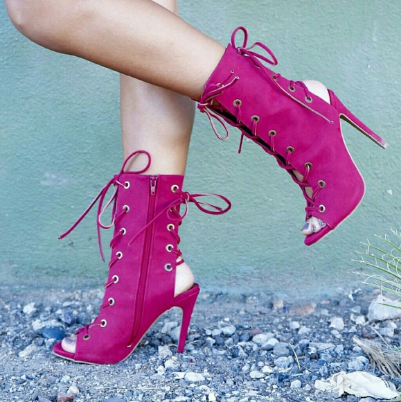 🎊🎉🎊🎉HOST PICK  🎊🎉🎊🎉Laces up booties