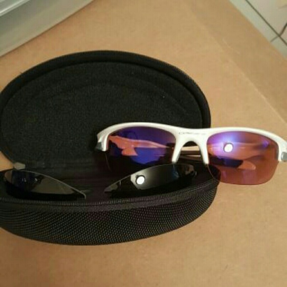FINAL PRICE DROP Oakleys sunglasses w extra lenses