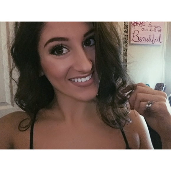 Meet your Posher, Michaella