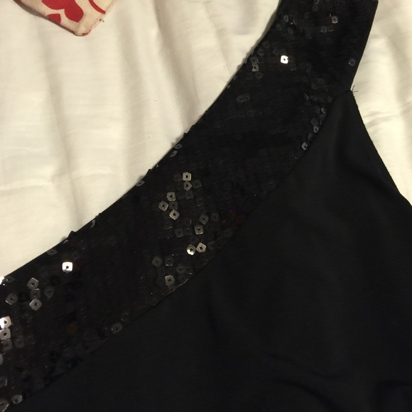 ⛔️SOLD⛔️ One shoulder top - Picture 2 of 3