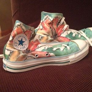 Limited edition watercolor flower Converse