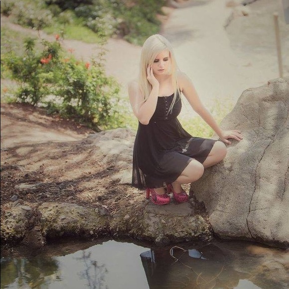 Meet your Posher, Ashley - Picture 2 of 7