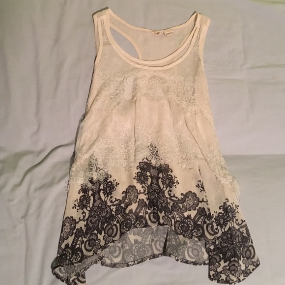 Cute Mudd lacy tank top