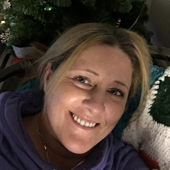 Meet your Posher, Leona