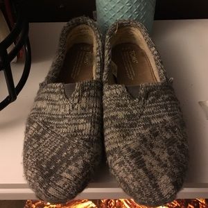 TOMS GREY AND WHITE KNIT