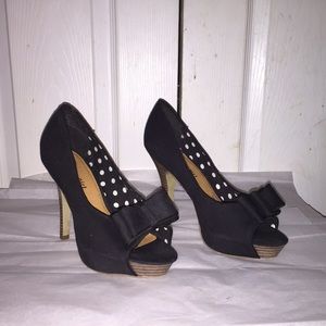 Steve Madden peep toe pumps