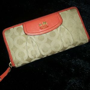 🚩FLASH SALE🚩 FREE WITH PURCHASE OF MADISON TOTE